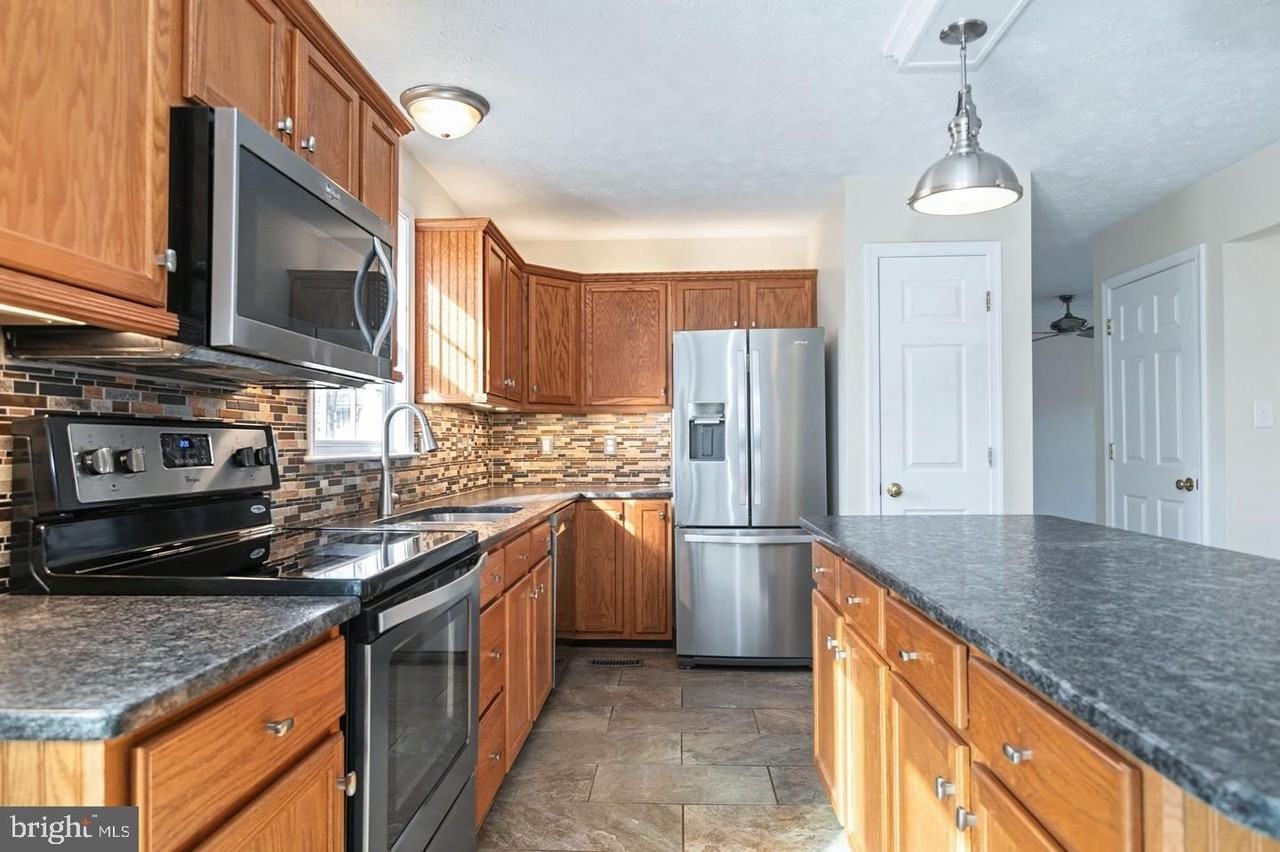 6100 Sunny Meadows Dr - Photo 7 of 33