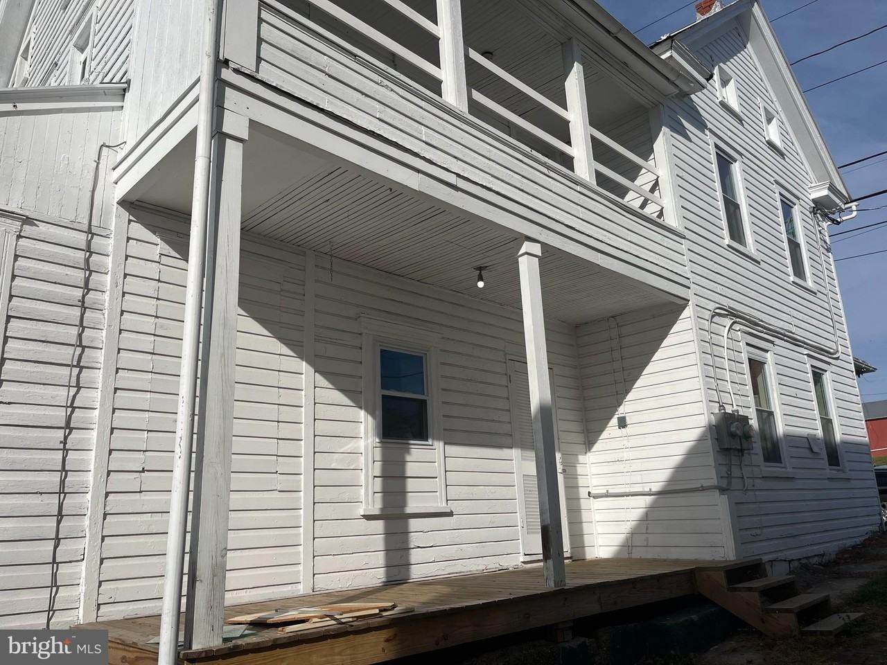 113B W John St Unit B - Photo 2 of 20