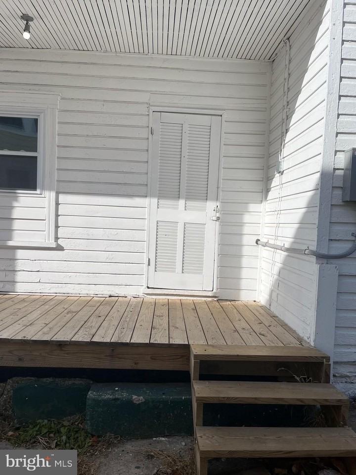 113B W John St Unit B - Photo 3 of 20