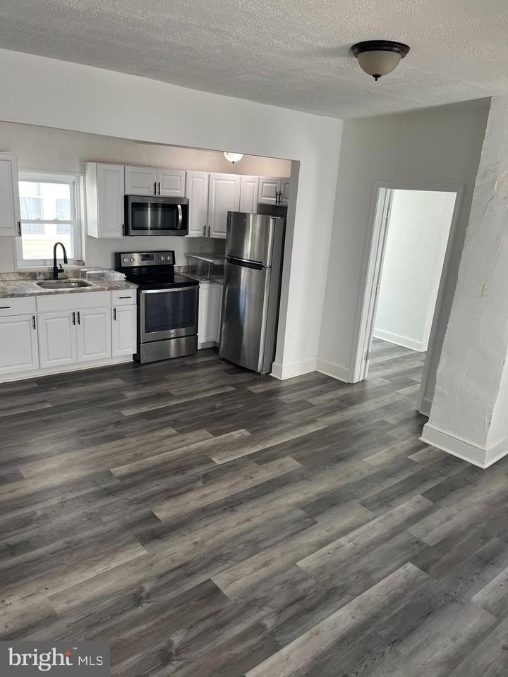 113B W John St Unit B - Photo 5 of 20