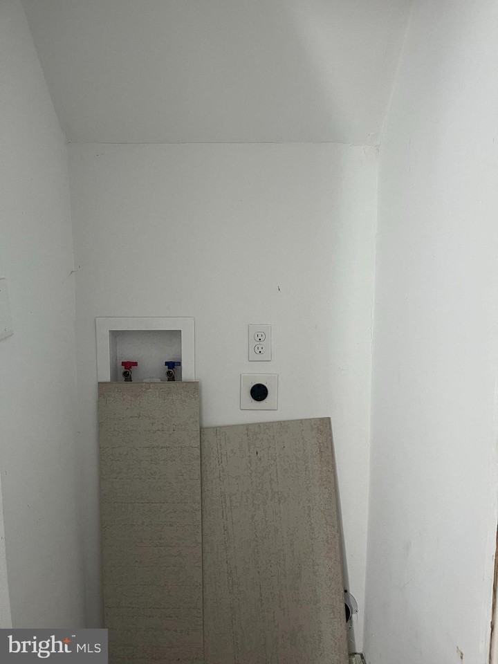 113B W John St Unit B - Photo 6 of 20