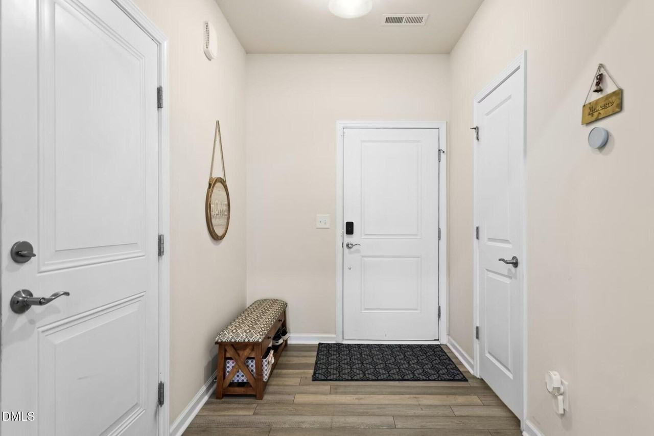 1209 Citadel Ave - Photo 4 of 31