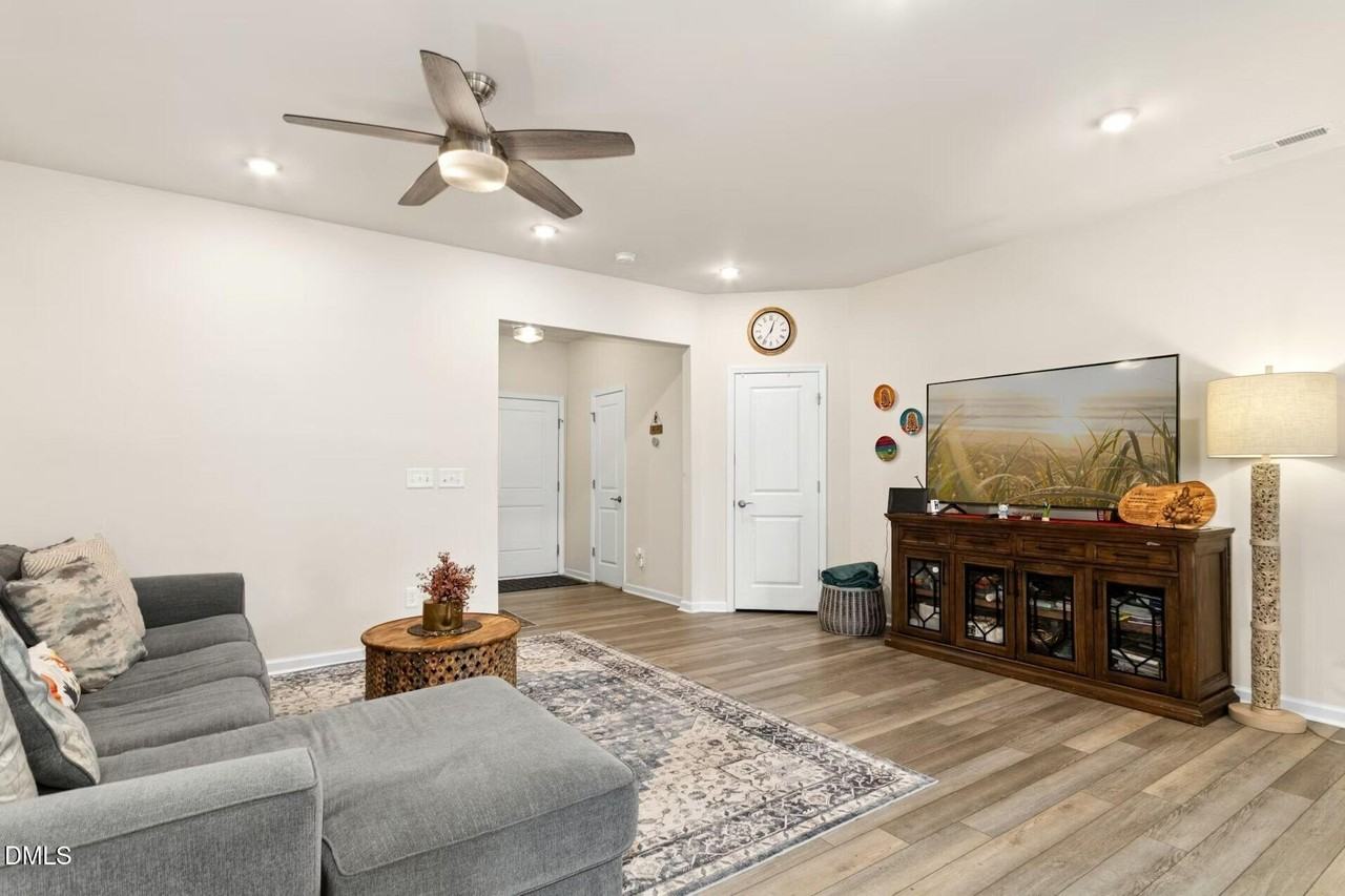 1209 Citadel Ave - Photo 7 of 31