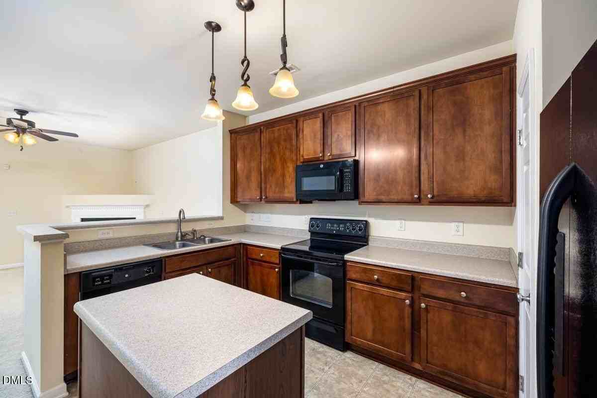 1619 Snowmass Way - Photo 4 of 16
