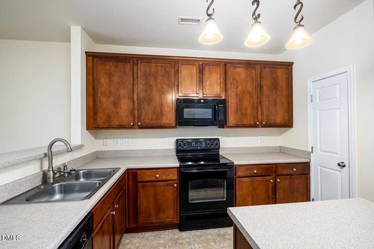 1619 Snowmass Way - Photo 6 of 16