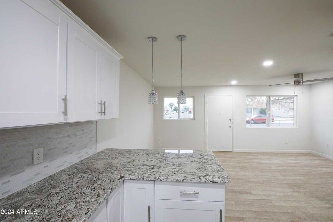 5929 W Nancy Rd - Photo 3 of 28