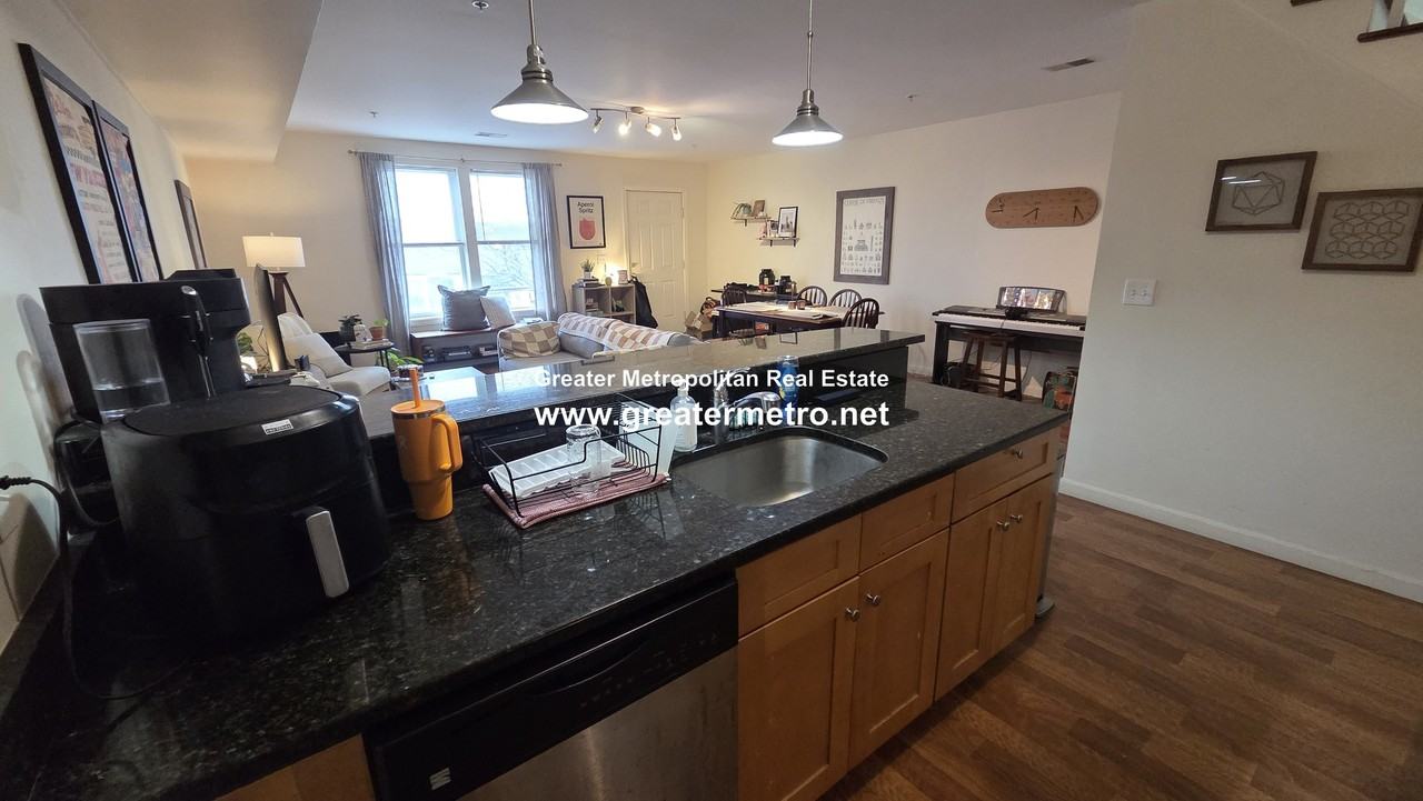 41 Chelsea St #4 - Photo 2 of 17