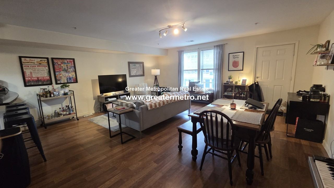 41 Chelsea St #4 - Photo 6 of 17