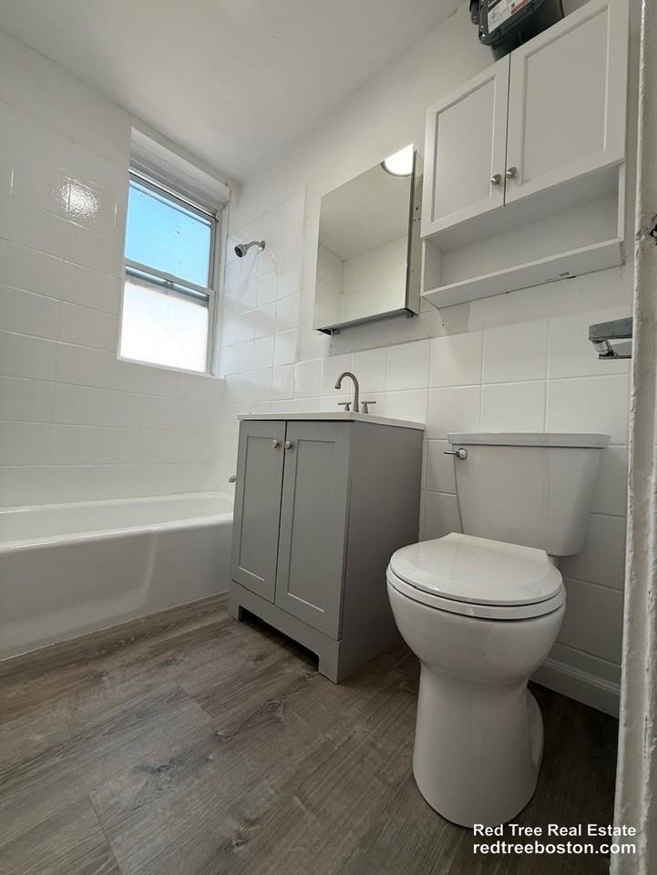 137 Chiswick Rd #6 - Photo 6 of 10