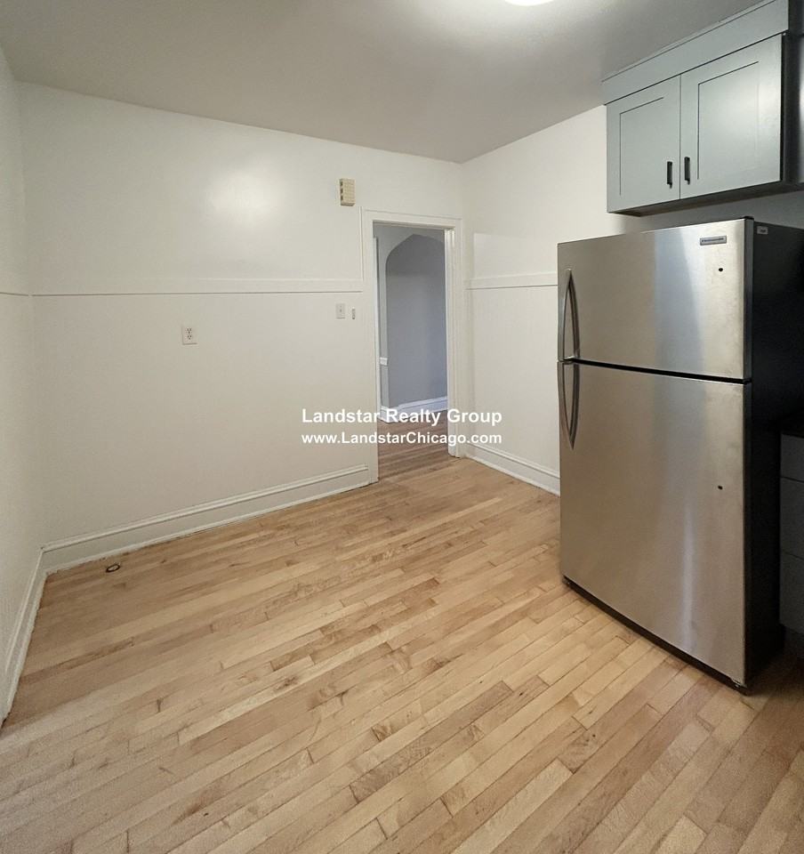2901 N Kilbourn Ave #2 - Photo 3 of 15