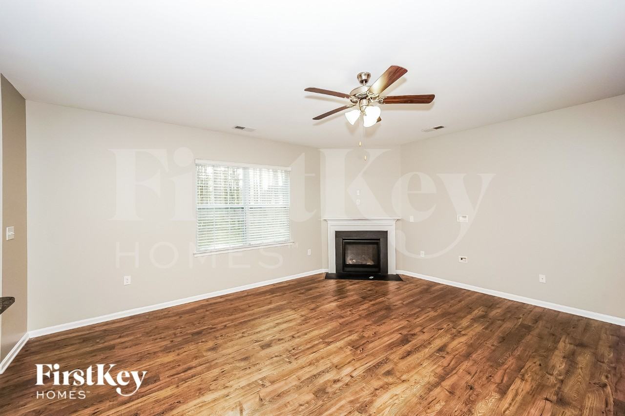 440 Wheat Field Dr - Photo 3 of 19