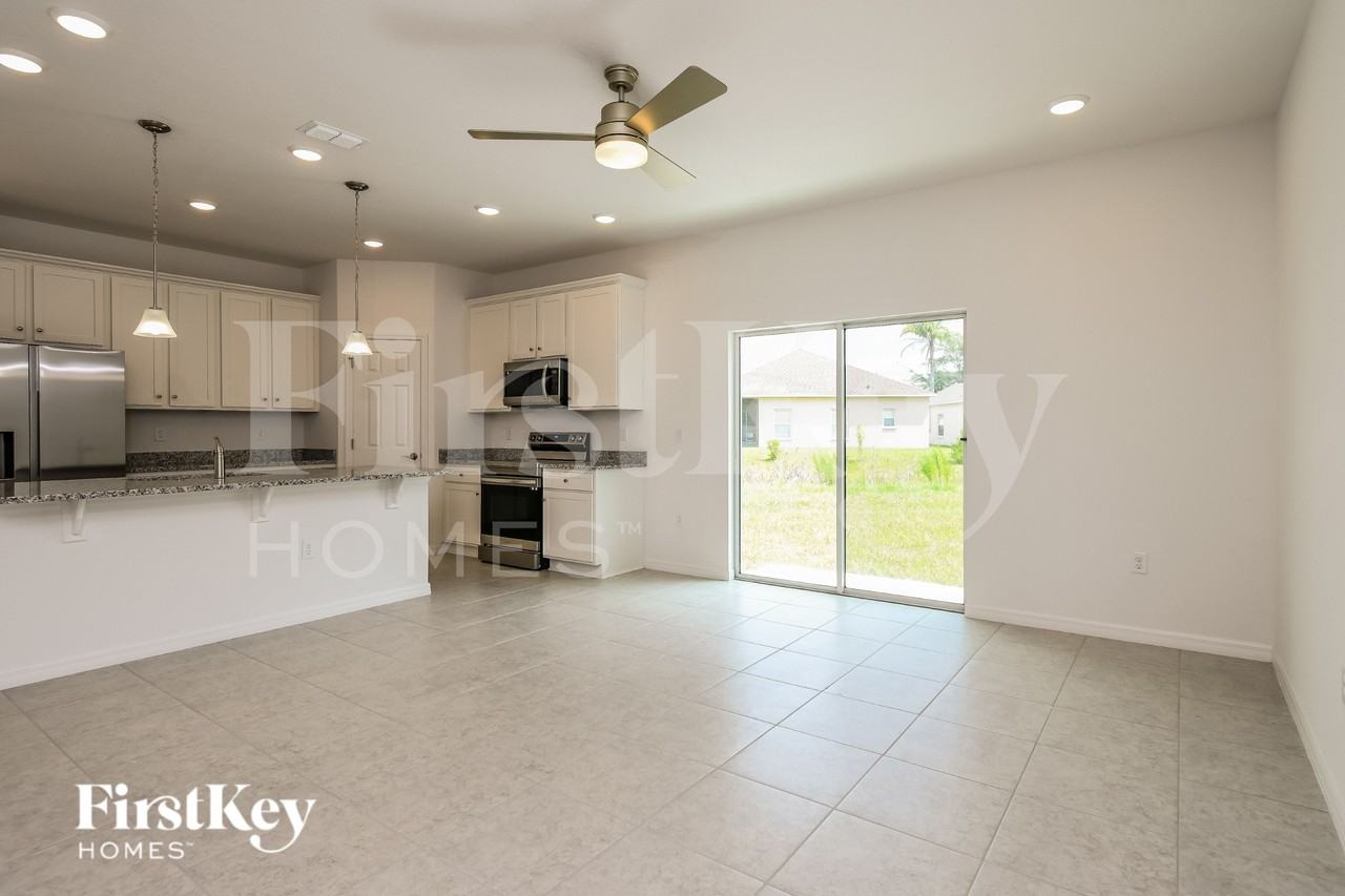 1136 Spokane Pt - Photo 3 of 21