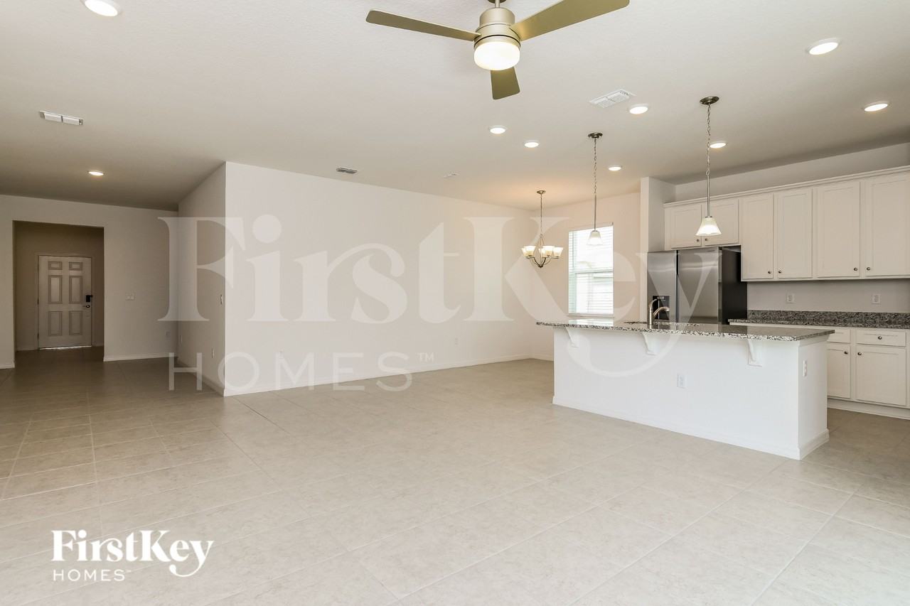 1136 Spokane Pt - Photo 4 of 21