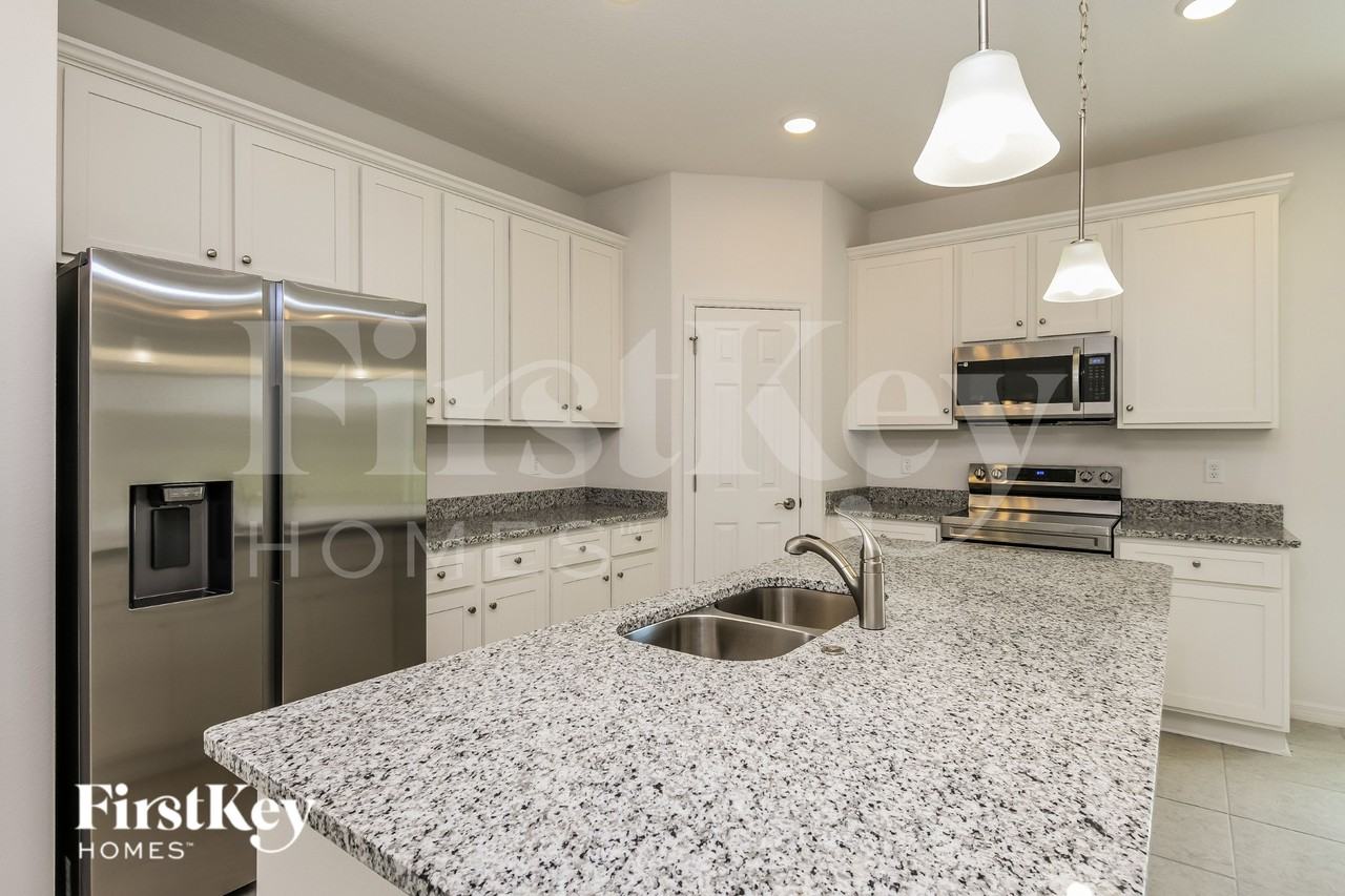 1136 Spokane Pt - Photo 6 of 21