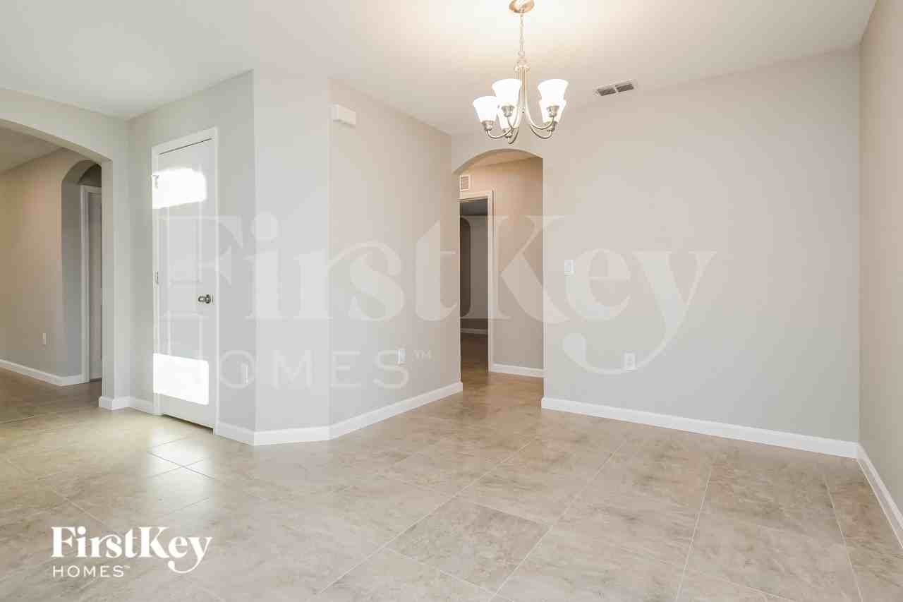 618 Lindbergh Way - Photo 5 of 15