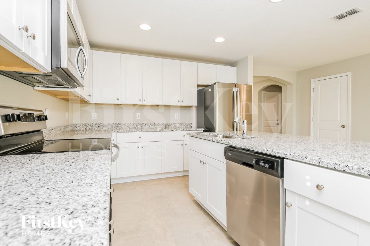 618 Lindbergh Way - Photo 6 of 15