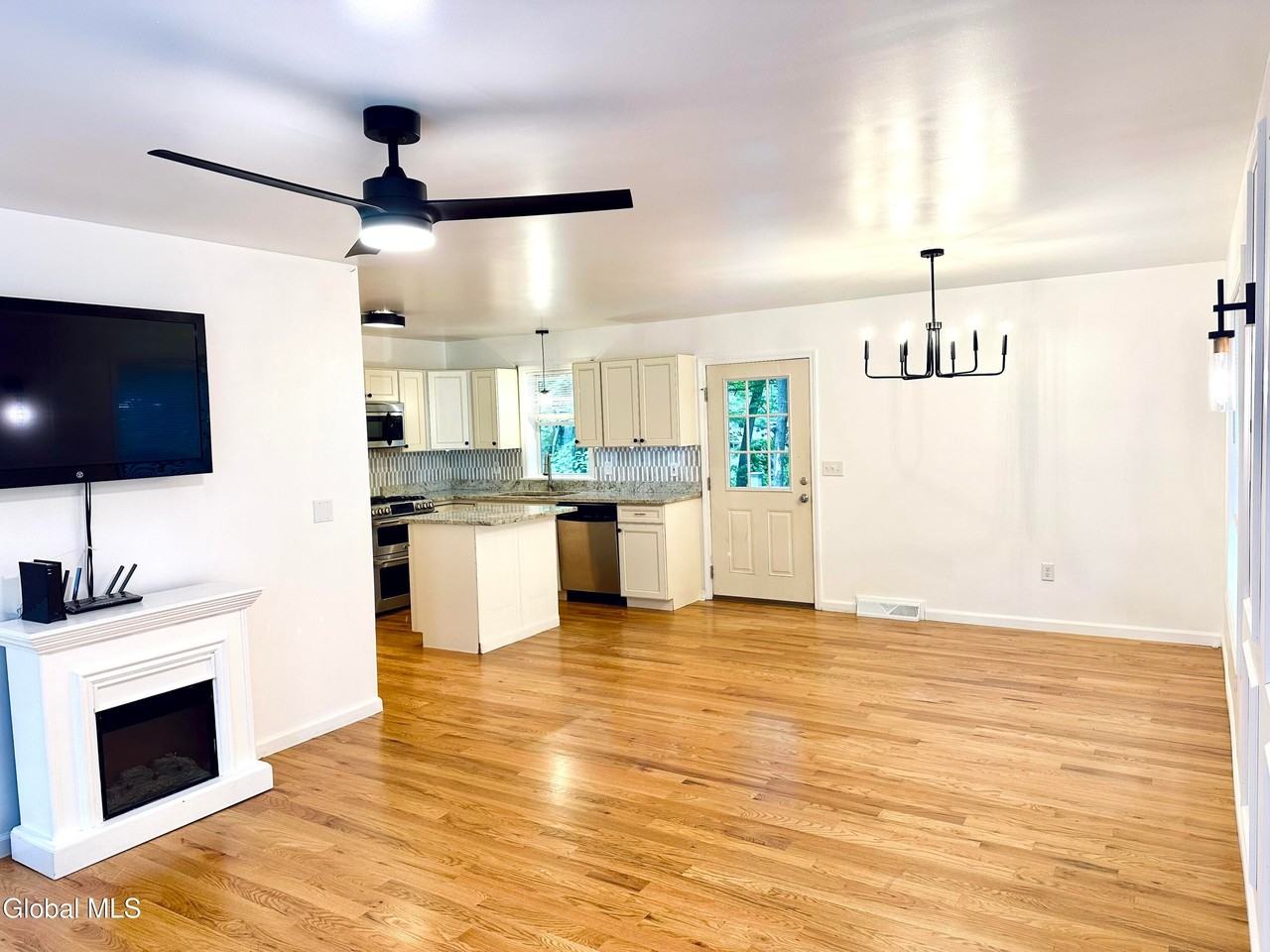 21 S Loughberry Rd - Photo 2 of 28