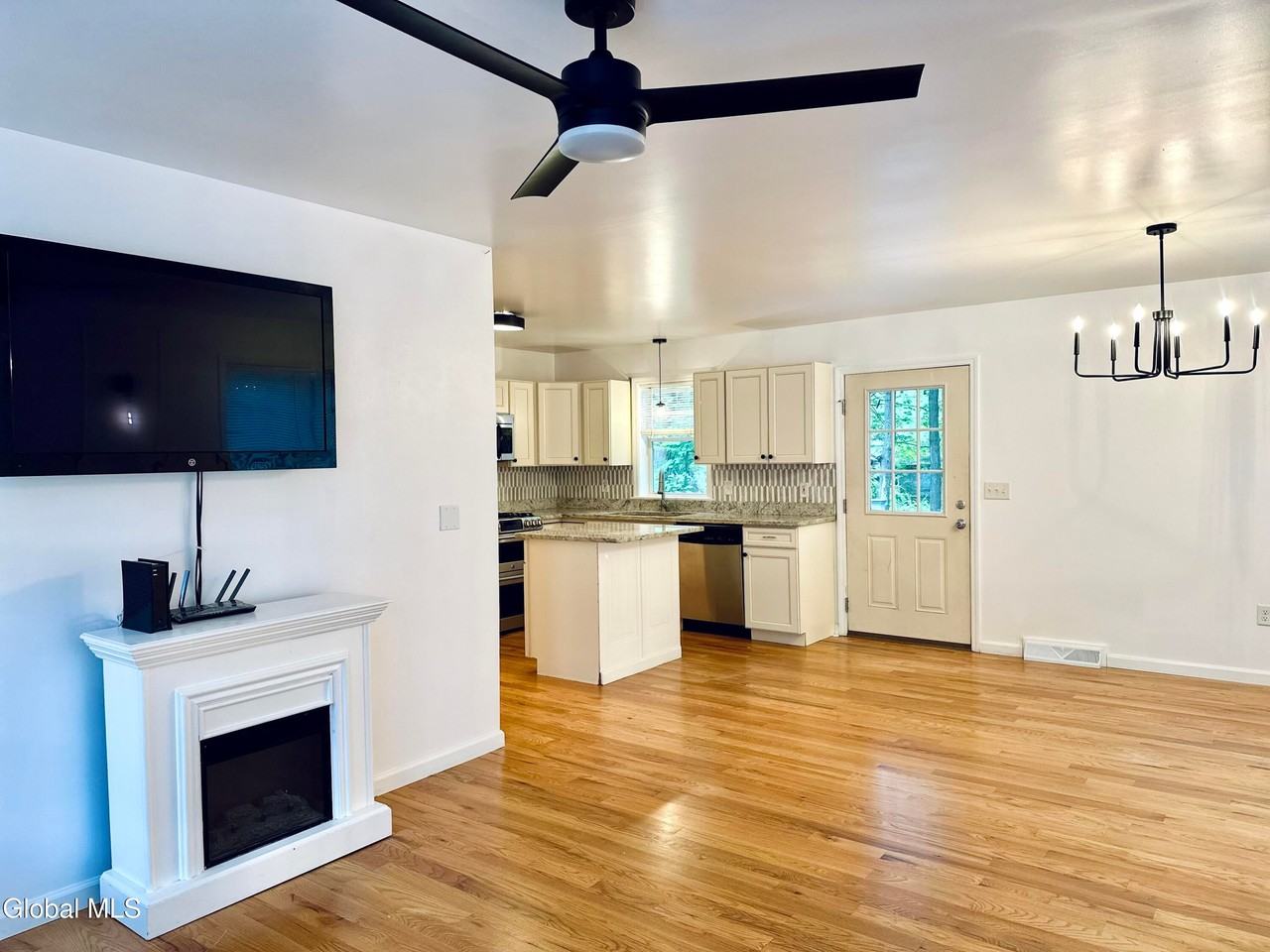 21 S Loughberry Rd - Photo 3 of 28