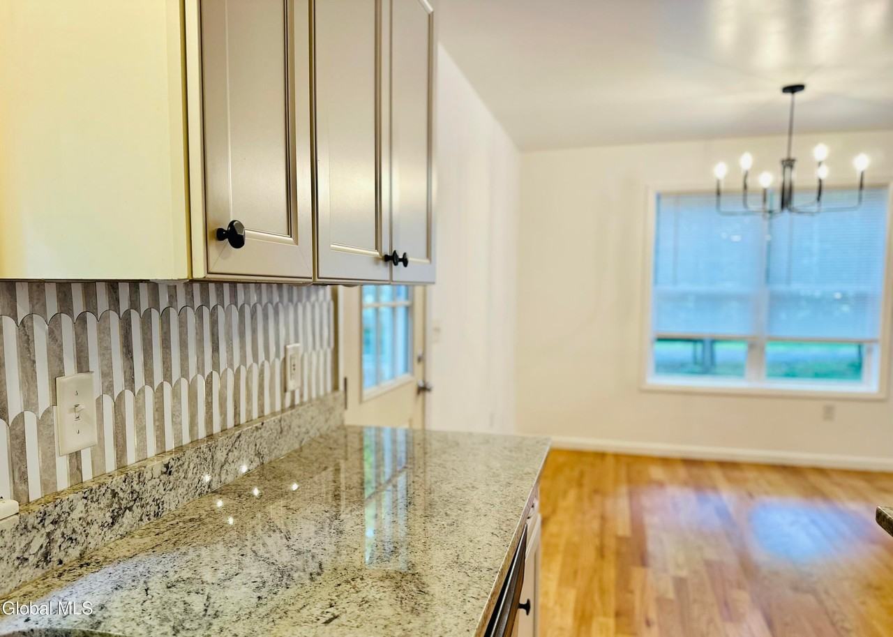 21 S Loughberry Rd - Photo 7 of 28