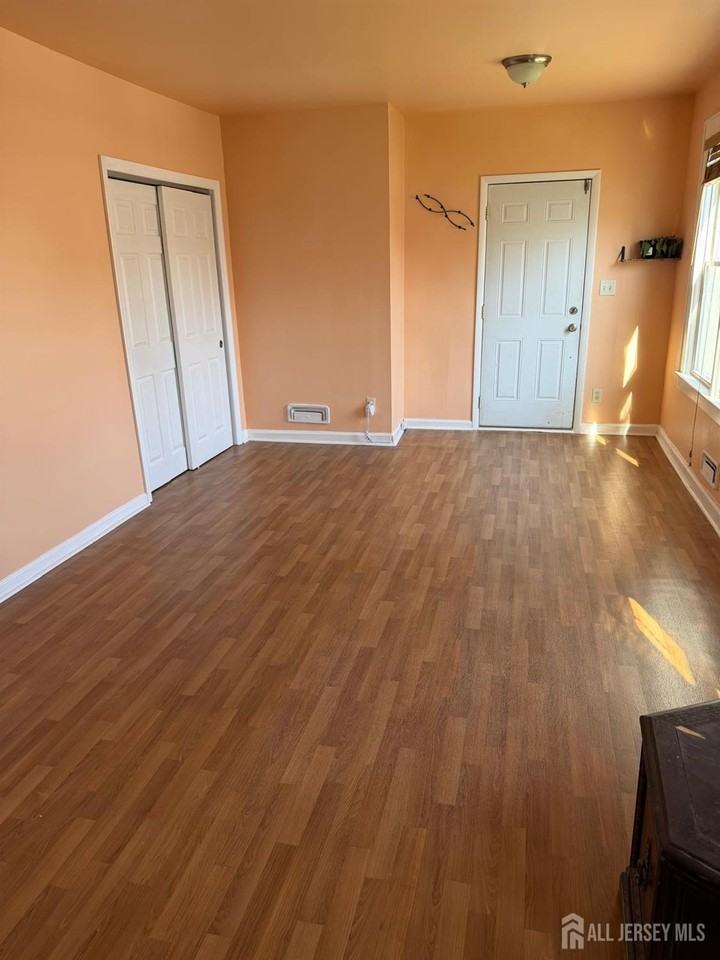 58 Brotherhood St - Photo 5 of 28