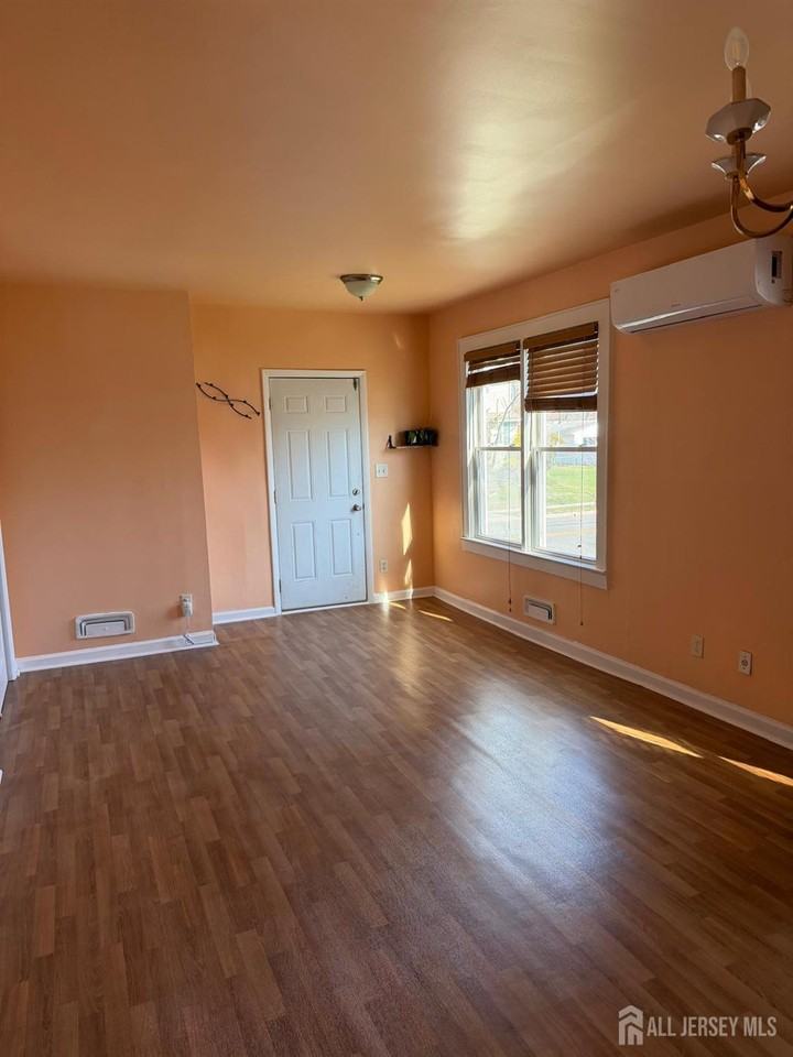 58 Brotherhood St - Photo 6 of 28