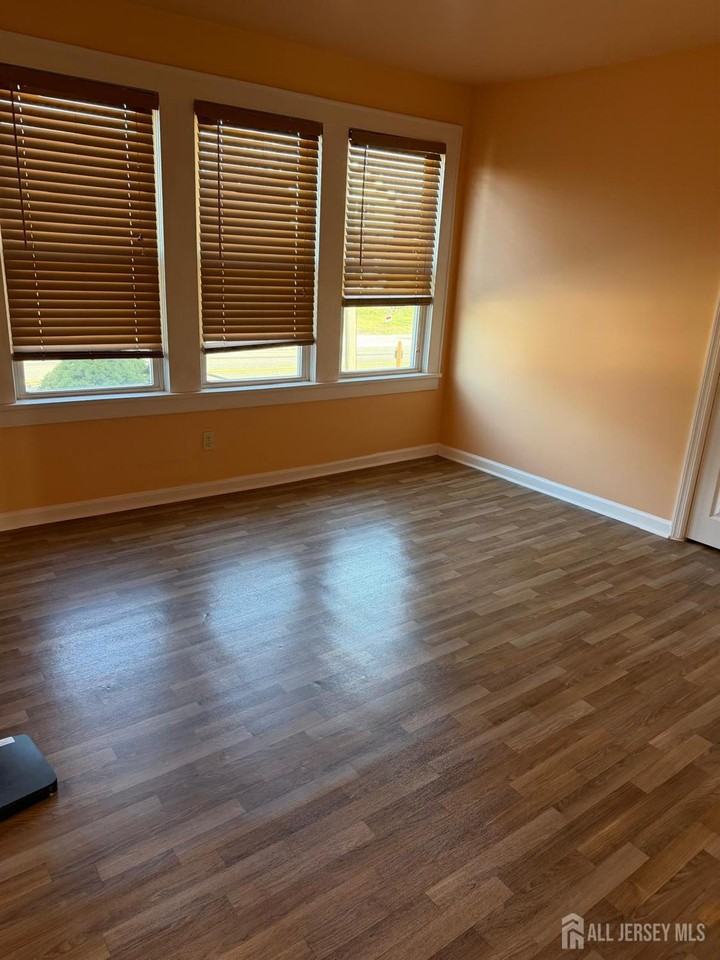 58 Brotherhood St - Photo 7 of 28