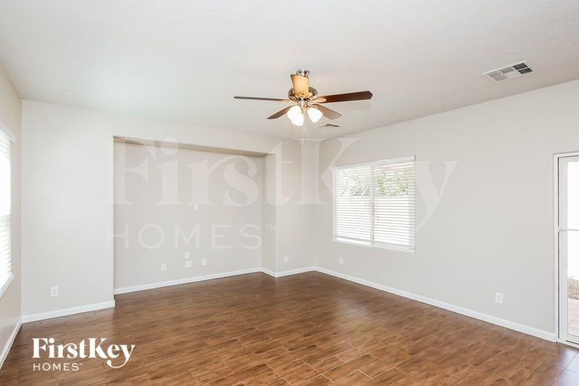 2842 Dalsetter Dr - Photo 3 of 15