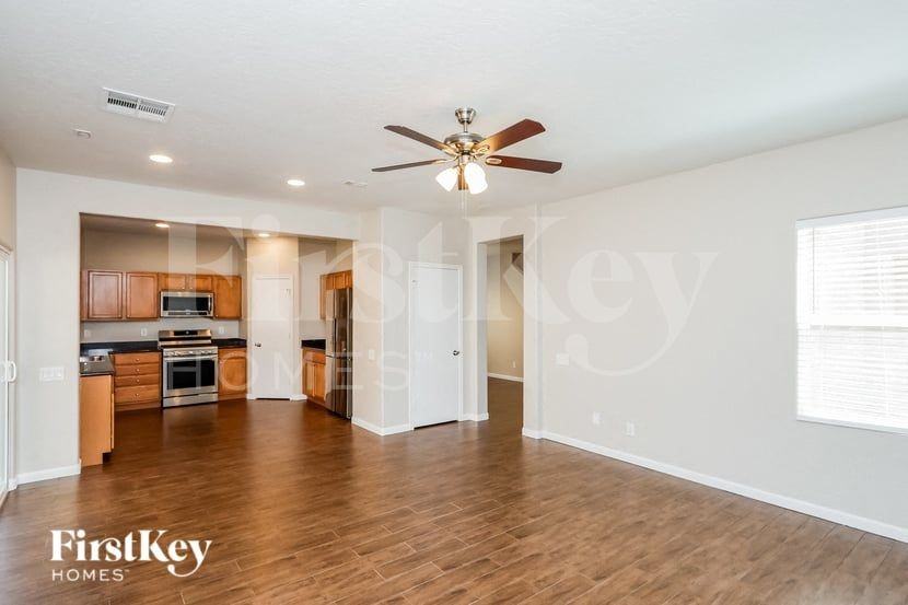 2842 Dalsetter Dr - Photo 4 of 15