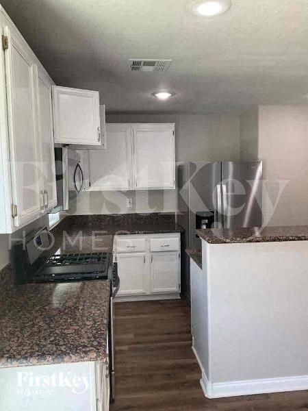 7218 Forefather St - Photo 4 of 10