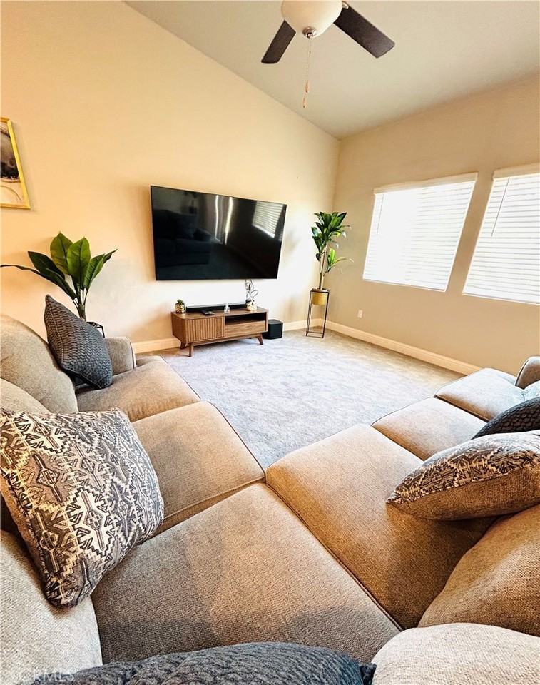 6140 E Laurel Ave - Photo 4 of 15