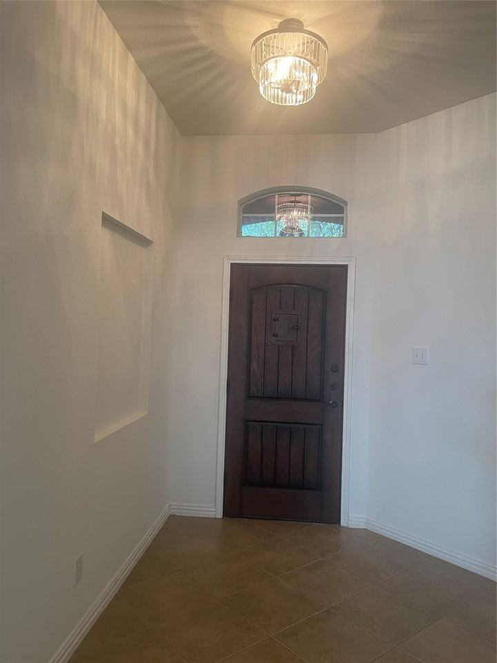 1825 Kingsbrook Trl - Photo 3 of 28