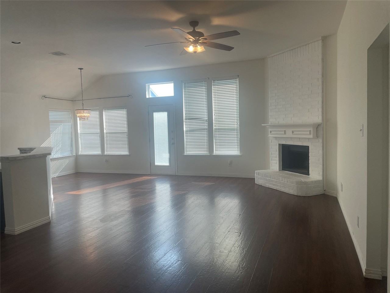 1825 Kingsbrook Trl - Photo 4 of 28