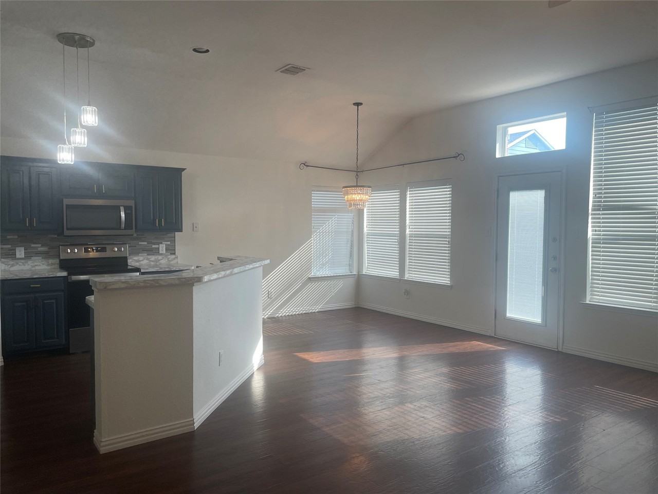1825 Kingsbrook Trl - Photo 5 of 28