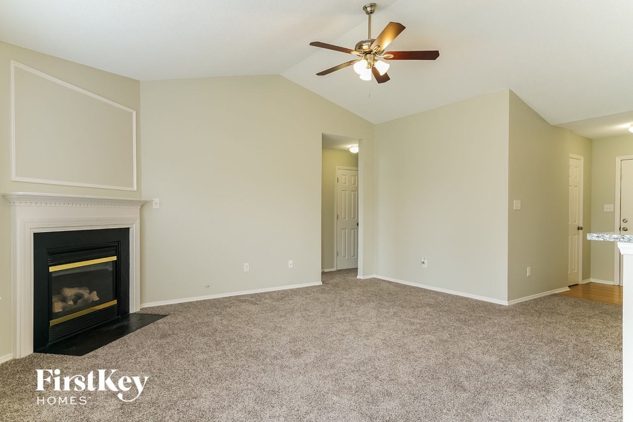 6220 Saybrooke Dr - Photo 3 of 15