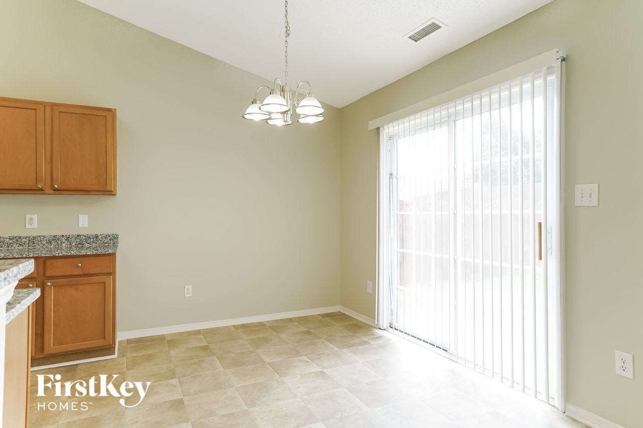 6220 Saybrooke Dr - Photo 4 of 15