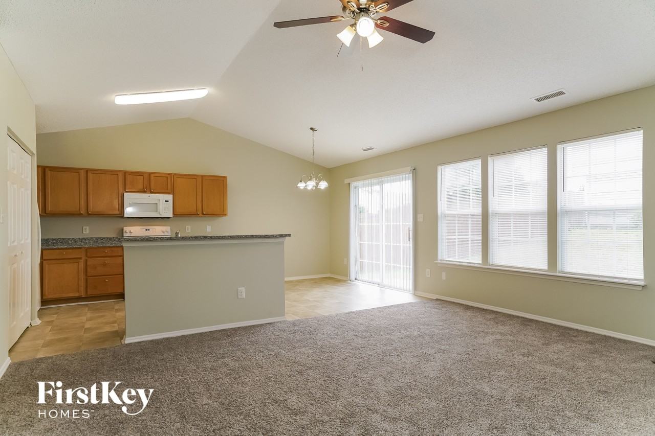 6220 Saybrooke Dr - Photo 5 of 15