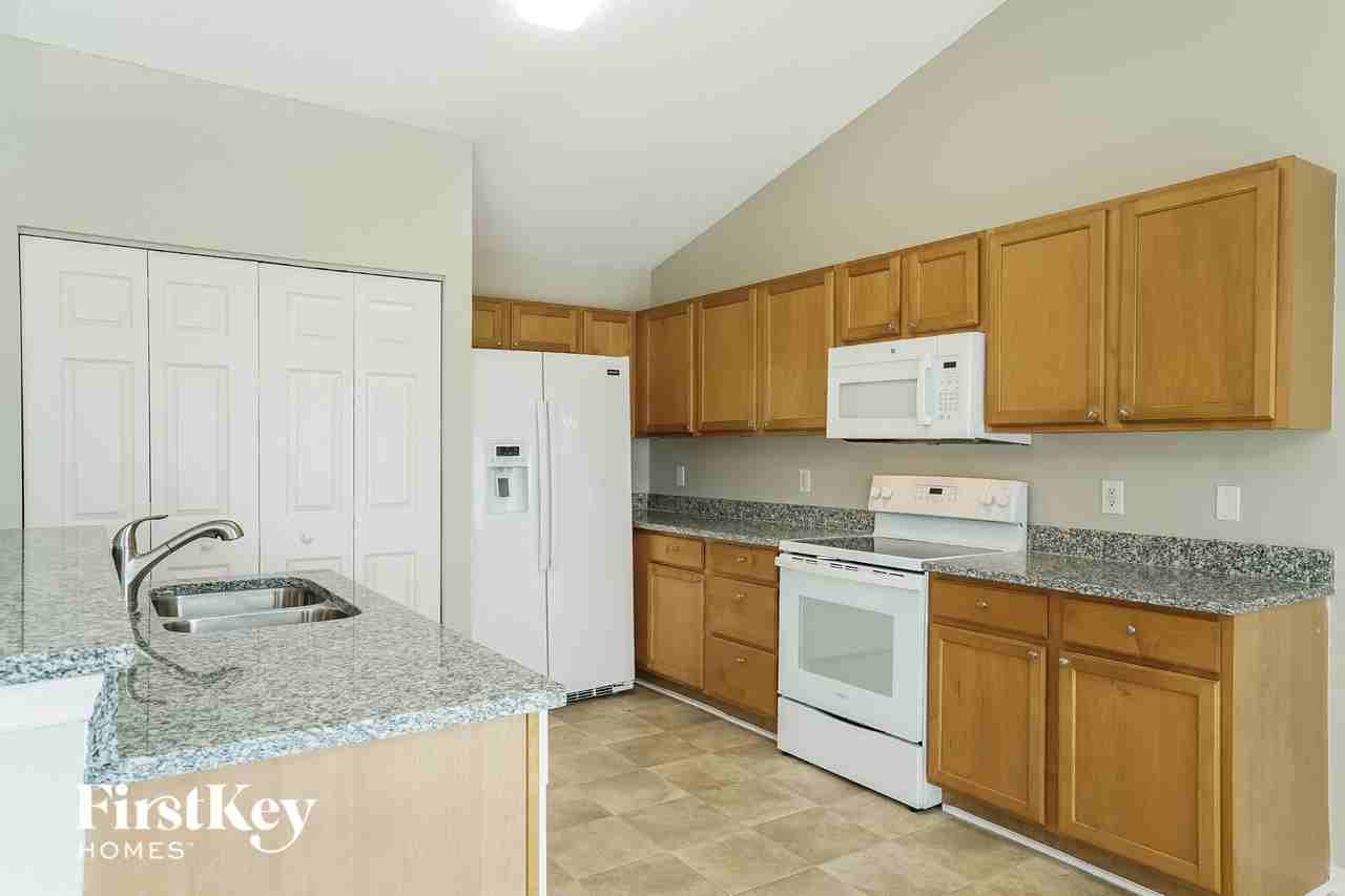 6220 Saybrooke Dr - Photo 6 of 15