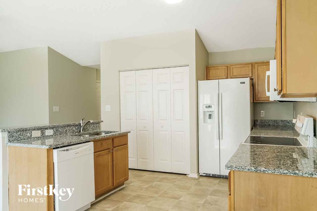 6220 Saybrooke Dr - Photo 7 of 15