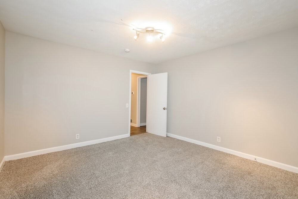 627 Grayson Pkwy - Photo 4 of 25