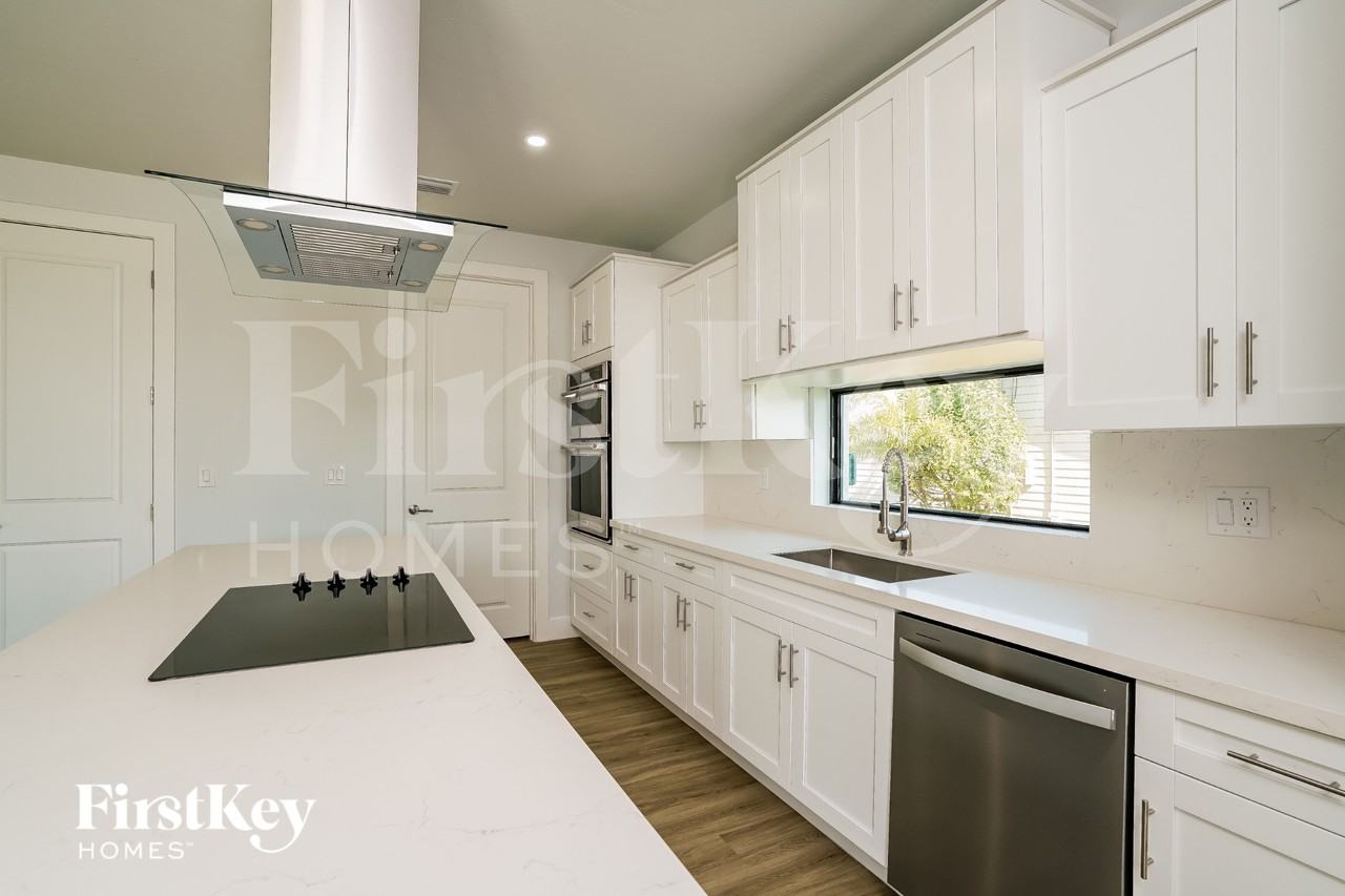 1131 Ne 2nd Pl - Photo 5 of 15