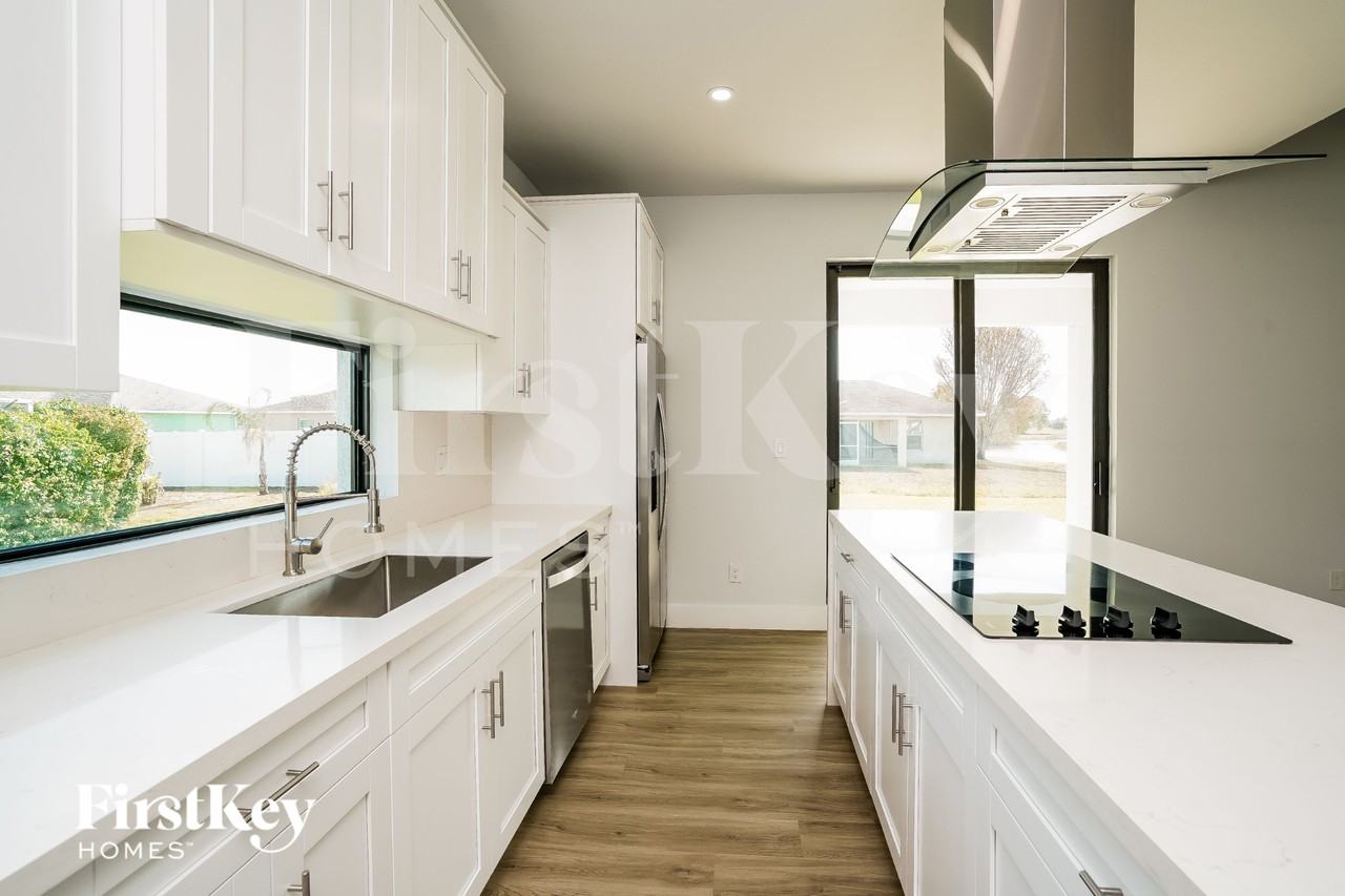 1131 Ne 2nd Pl - Photo 6 of 15