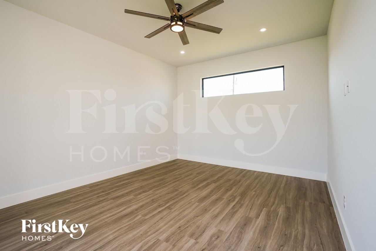 1131 Ne 2nd Pl - Photo 7 of 15