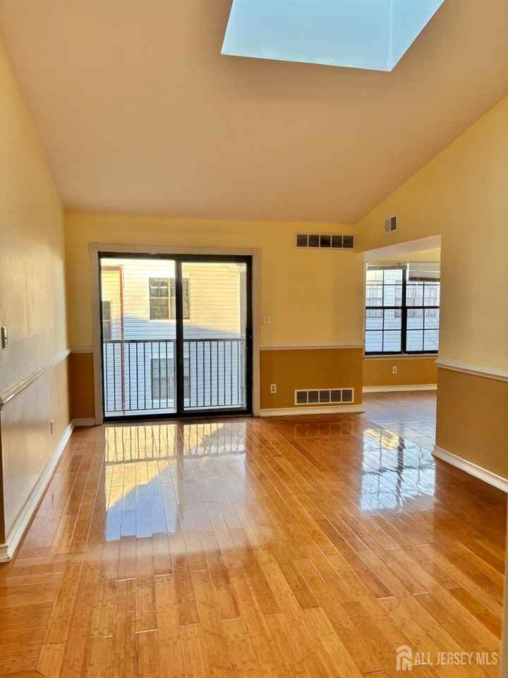 98 Keystone Ct - Photo 2 of 11