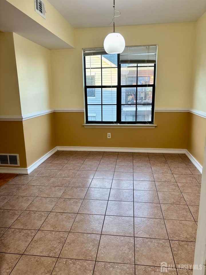 98 Keystone Ct - Photo 4 of 11