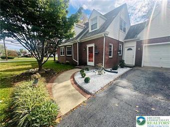 4208 Windsor Dr - Photo 2 of 36