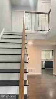 150 Chelsea Cir - Photo 2 of 24