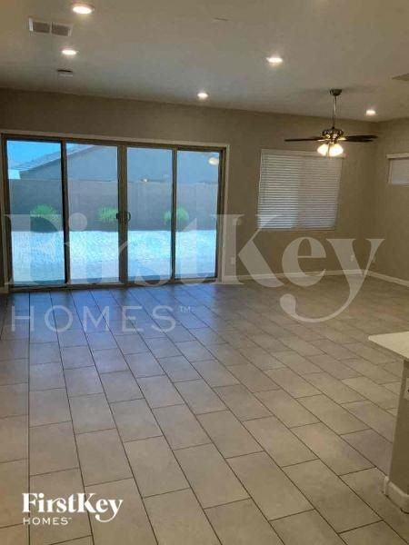 19731 W Jackson St - Photo 2 of 11