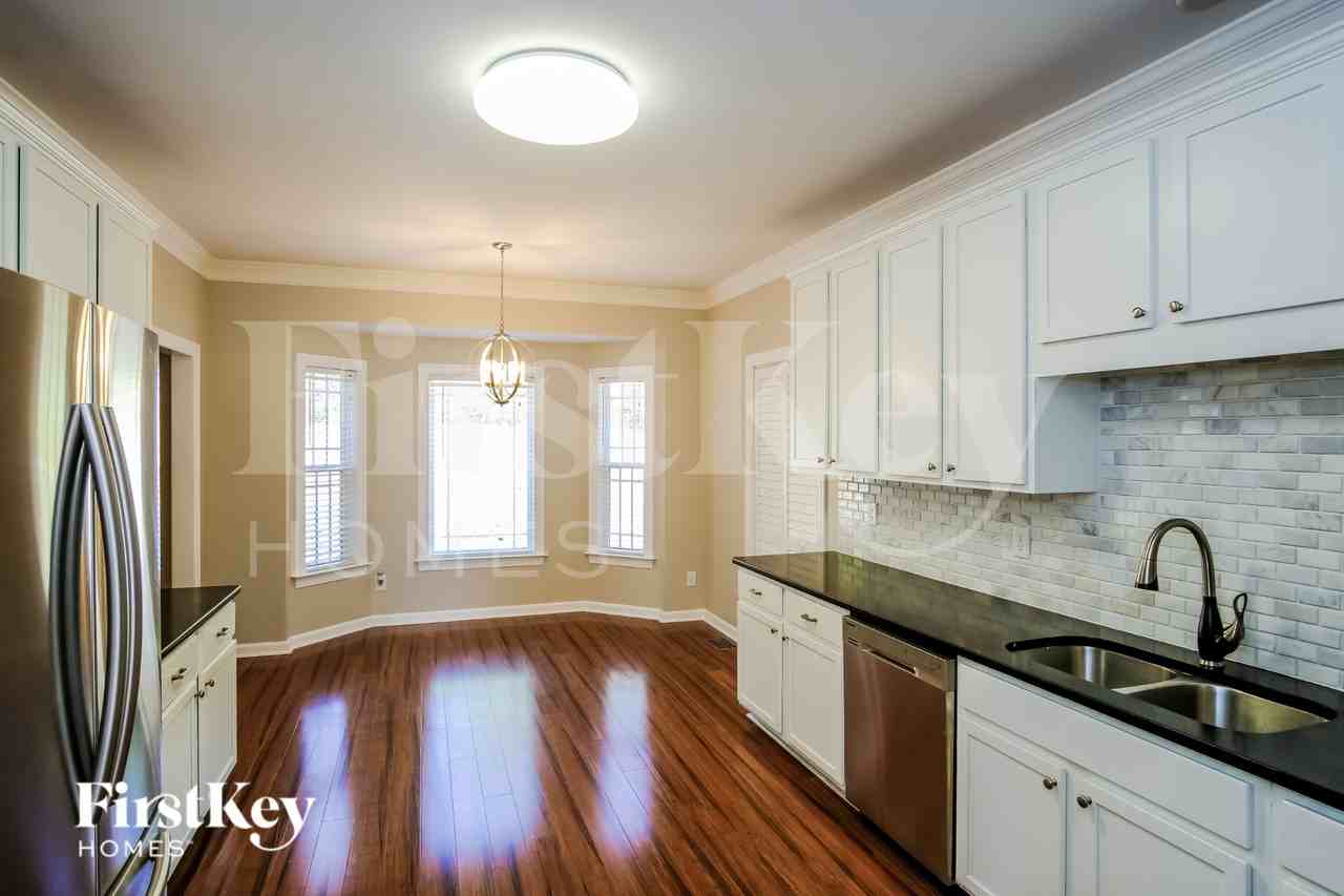 625 Moultonboro Ave - Photo 6 of 15