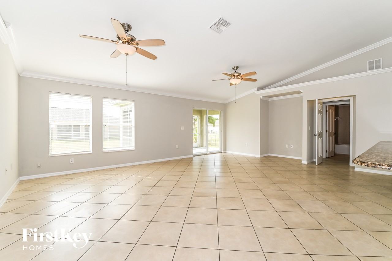 614 Sw 22nd Ter - Photo 3 of 15