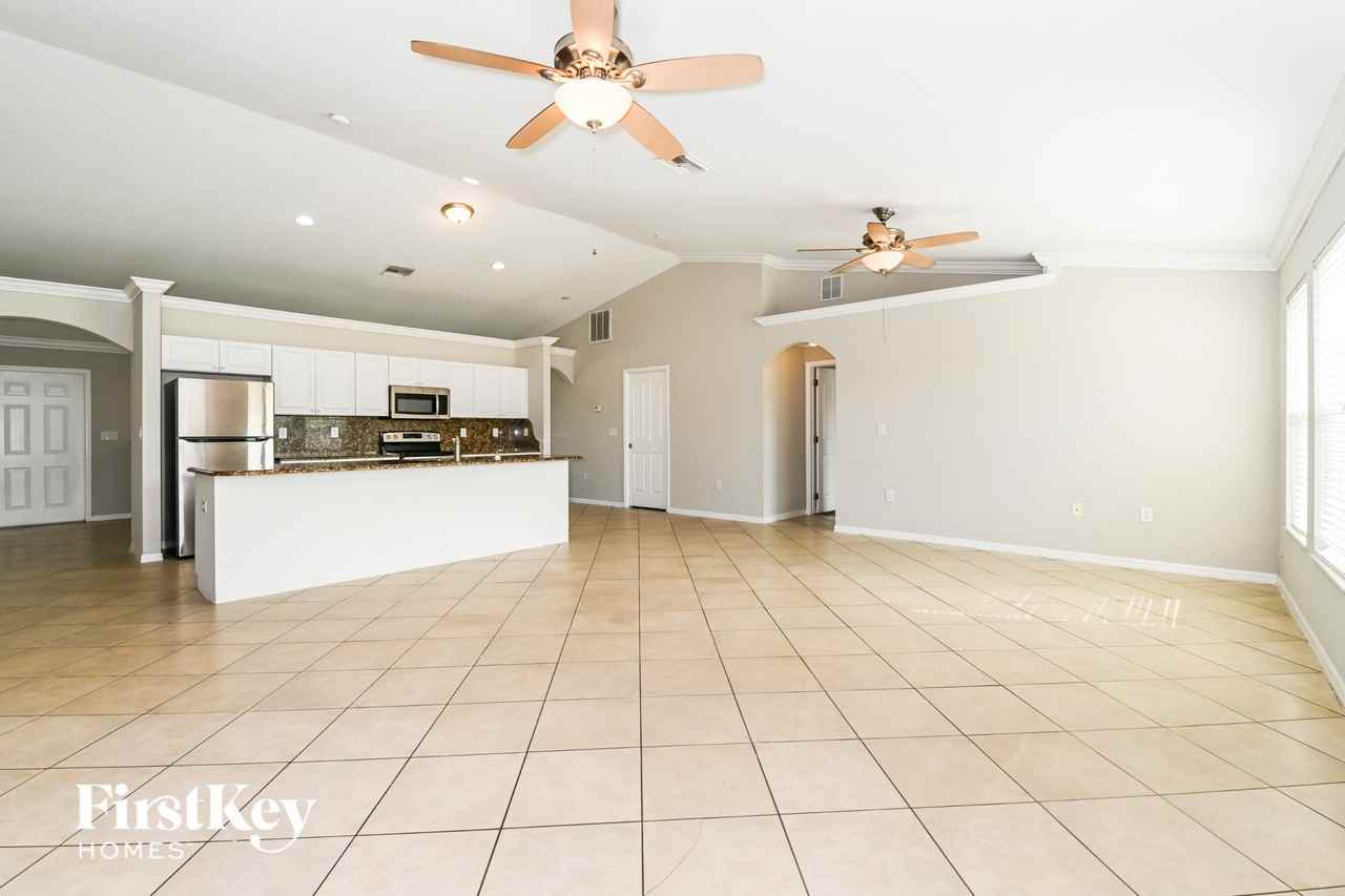 614 Sw 22nd Ter - Photo 4 of 15